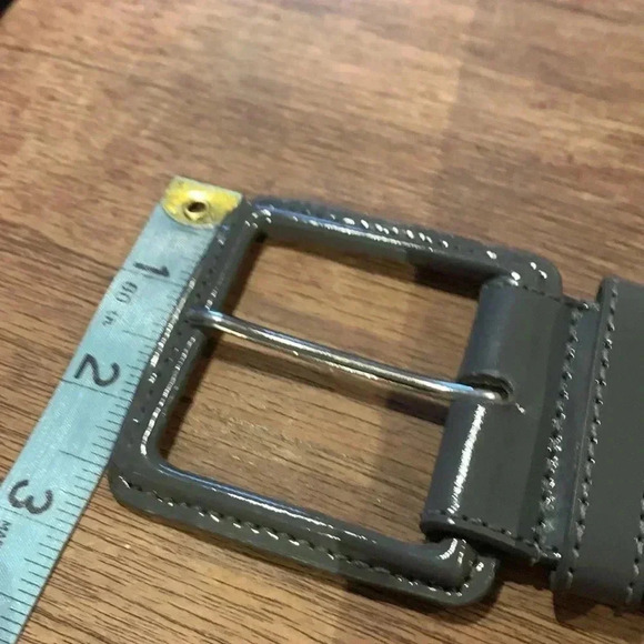 Jacob NWOT gray patent leather  belt with wide buckle - Picture 5 of 7
